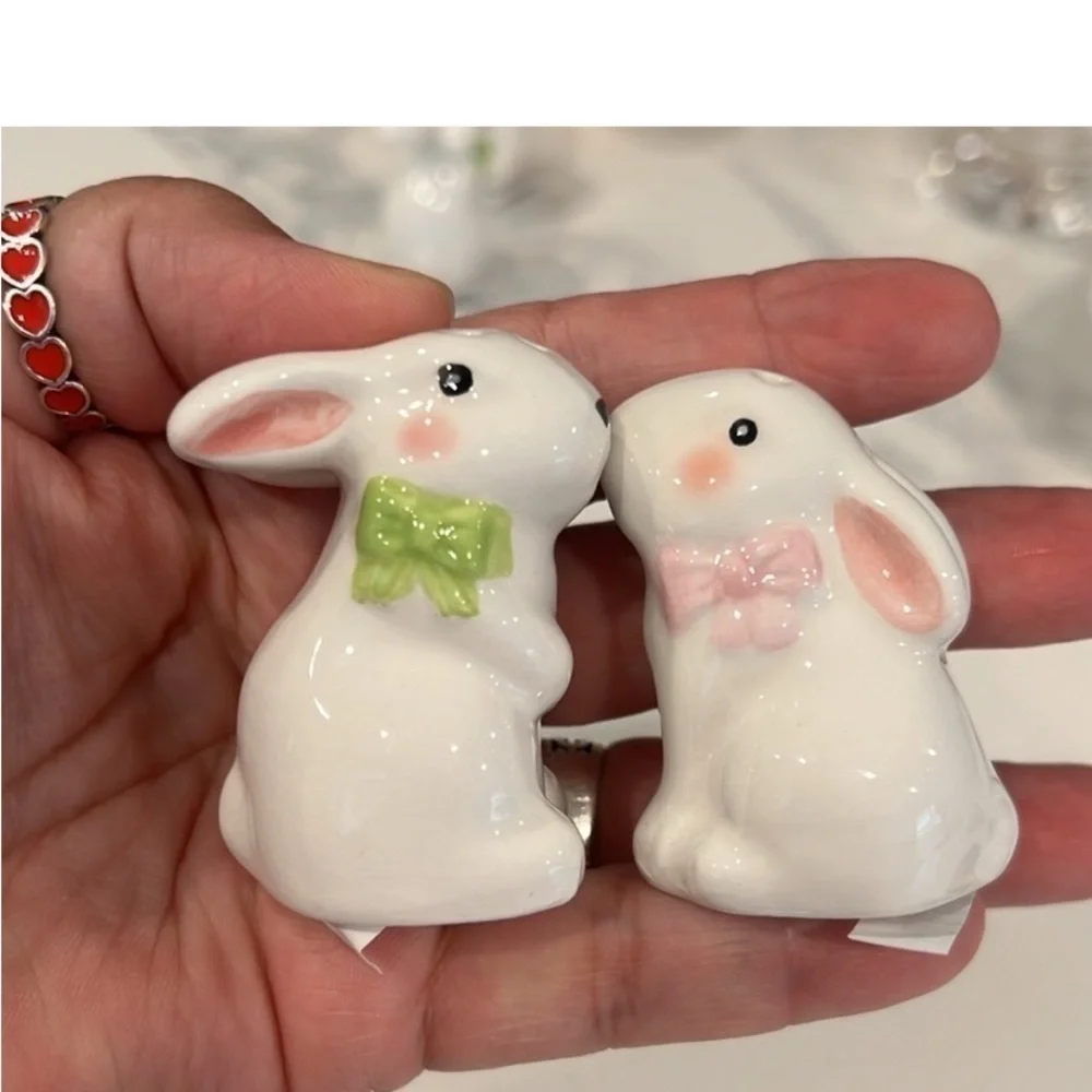 Salt & pepper 🐇 shakers